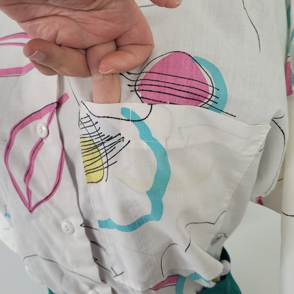 Vintage 80s white button down shirt with pink and blue flowers large - Picture 9 of 12